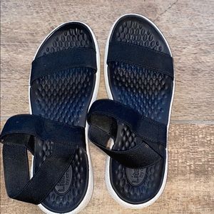 CROCS - LITE RIDE SANDALS
